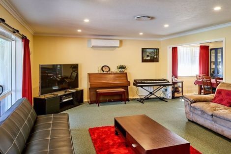 Photo of property in 73 Taylor Terrace, Tawa, Wellington, 5028