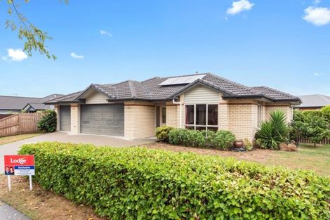 Photo of property in 6 Holly Place, Rototuna North, Hamilton, 3210