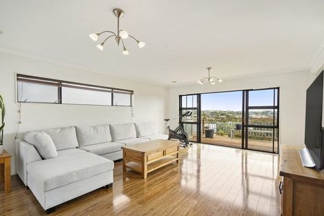 Photo of property in 1/14 Ridge Road, Waiake, Auckland, 0630