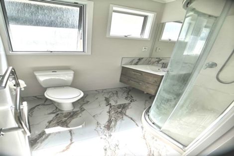 Photo of property in 14 Lavery Place, Sunnynook, Auckland, 0632