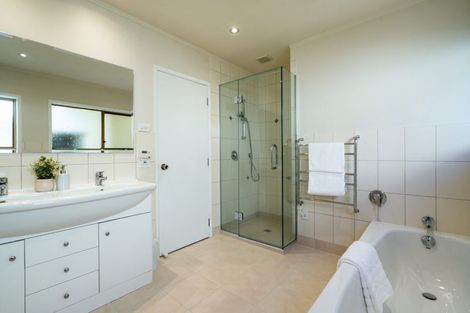 Photo of property in 20 Robin Lane, Browns Bay, Auckland, 0630