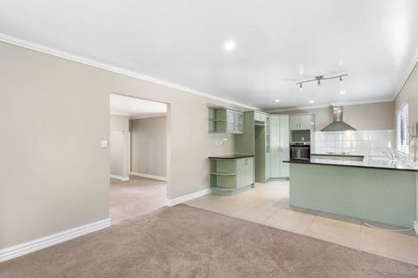 Photo of property in 30 Scarlet Oak Drive, Schnapper Rock, Auckland, 0632