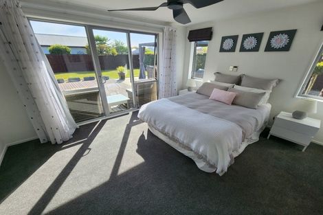 Photo of property in 26 Pohutukawa Crescent, Parklands, Christchurch, 8083