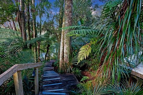 Photo of property in 80 Mountain Road, Henderson Valley, Auckland, 0612