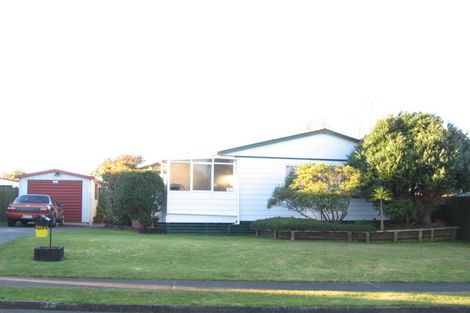 Photo of property in 3 Hadley Wood Drive, Wattle Downs, Auckland, 2103