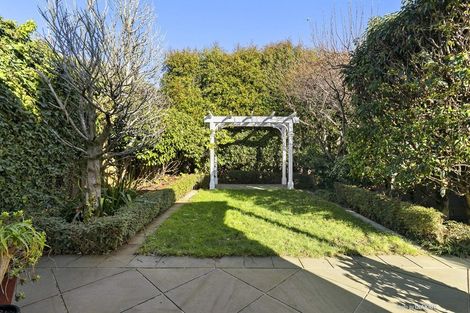 Photo of property in 19 Brougham Street, Mount Victoria, Wellington, 6011