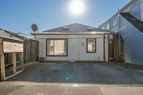 Photo of property in 8 Shannon Street, Mount Victoria, Wellington, 6011