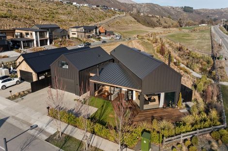 Photo of property in 2 Brodie Avenue, Arrowtown, 9302
