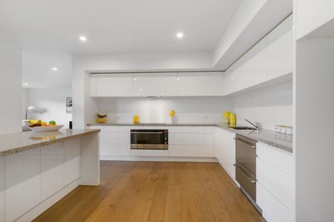 Photo of property in 28 Kilmacrennan Drive, Rosehill, Papakura, 2113