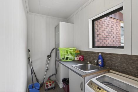 Photo of property in 46 Seaview Road, Marfell, New Plymouth, 4310