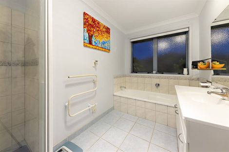 Photo of property in 43 Mt Lebanon Crescent, The Gardens, Auckland, 2105