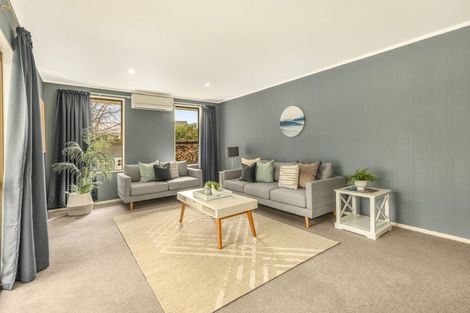 Photo of property in 10 Graham Grove, Waikanae, 5036