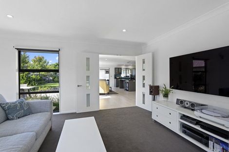 Photo of property in 8 Sentinel Place, Halswell, Christchurch, 8025