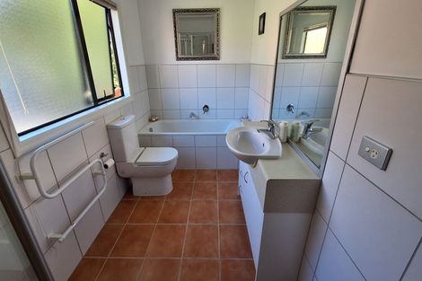 Photo of property in 44 Parkwood Crescent, Gulf Harbour, Whangaparaoa, 0930