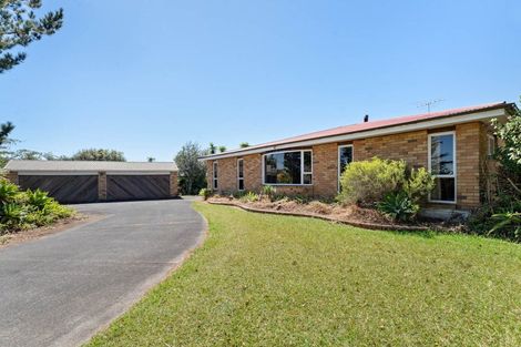 Photo of property in 102 Arran Road, Browns Bay, Auckland, 0630