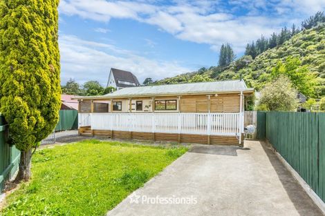 Photo of property in 6 Edmund Lomas Grove, Birchville, Upper Hutt, 5018