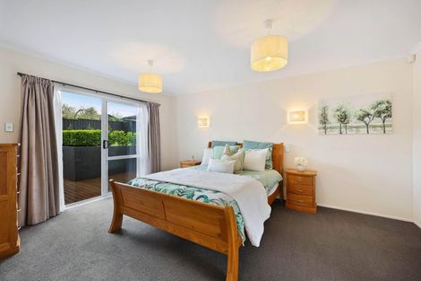 Photo of property in 6 Camira Place, Botany Downs, Auckland, 2010