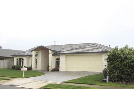 Photo of property in 2 Roderick Place, Rototuna, Hamilton, 3210