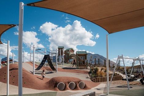 Photo of property in 2 Shelduck Road, Jacks Point, 9371