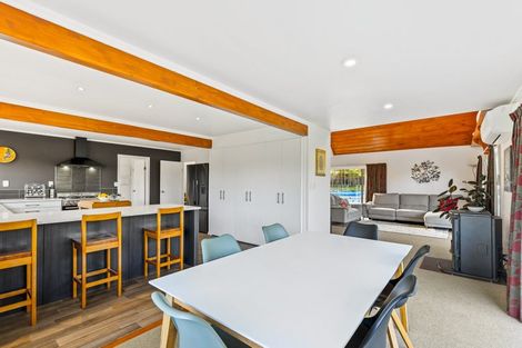 Photo of property in 15a Whangaparaoa Road, Red Beach, 0932