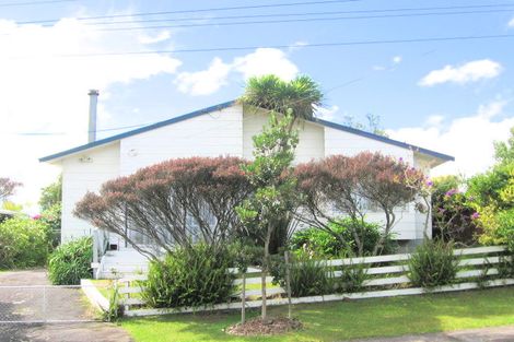 Photo of property in 15 Robert Burke Place, Henderson, Auckland, 0612