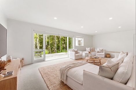 Photo of property in 16 Grand View Road, Leigh, 0985