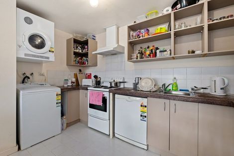 Photo of property in 6 Wynyard Crescent, Fernhill, Queenstown, 9300