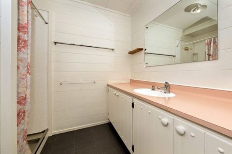 Photo of property in 2/22 Elizabeth Drive, West Harbour, Auckland, 0618