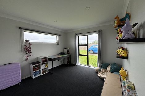 Photo of property in 8 Ash Close, Levin, 5510