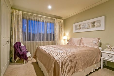 Photo of property in 2 Archer Rayner Place, Greenhithe, Auckland, 0632