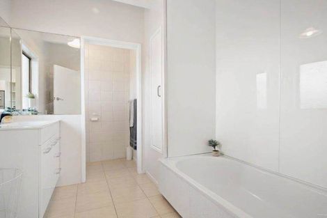 Photo of property in 2/22 Marr Road, Manurewa, Auckland, 2102