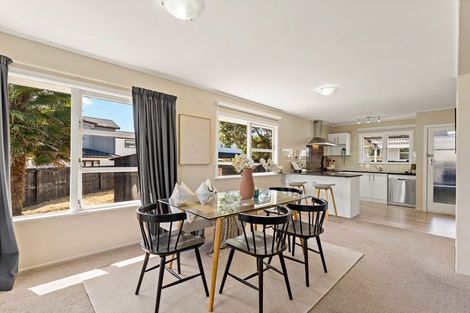 Photo of property in 24 Mackenzie Street, Te Atatu South, Auckland, 0610