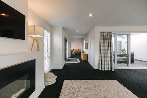 Photo of property in 10 Monaco Grove, Fitzherbert, Palmerston North, 4410