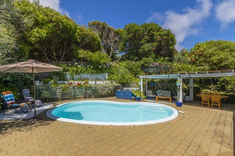 Photo of property in 16 Weggery Drive, Waikanae Beach, Waikanae, 5036