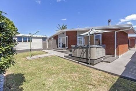 Photo of property in 4 Quibray Place, Botany Downs, Auckland, 2010