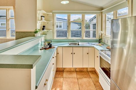 Photo of property in 30 Whites Line West, Woburn, Lower Hutt, 5010