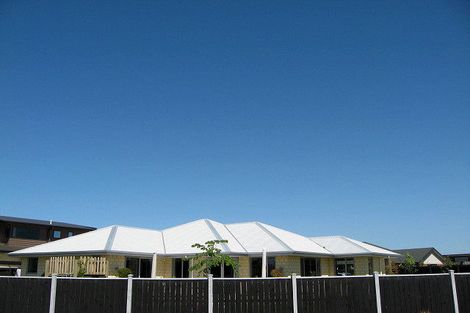 Photo of property in 26 Willowview Drive, Redwood, Christchurch, 8051