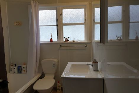 Photo of property in 7 Purser Grove, Fairfield, Lower Hutt, 5011