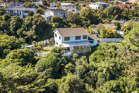 Photo of property in 20 Zande Terrace, Tawa, Wellington, 5028