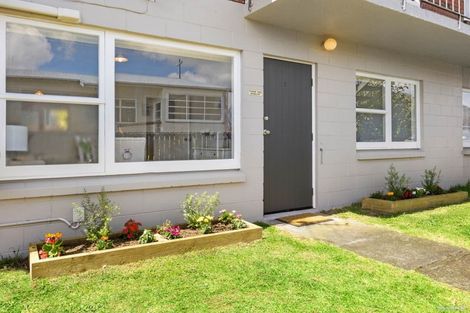 Photo of property in 2/100 Saint Lukes Road, Sandringham, Auckland, 1025