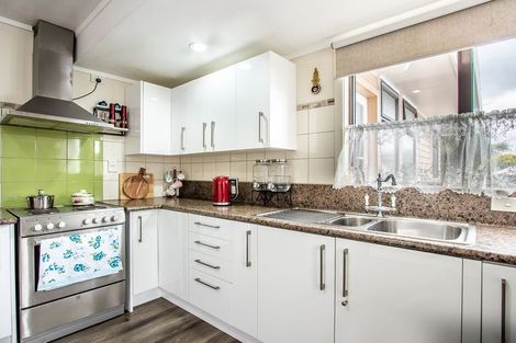 Photo of property in 49 Walton Road, Paraparaumu Beach, Paraparaumu, 5032