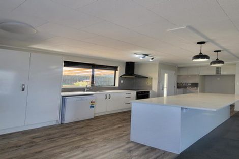 Photo of property in 4 Kayle Glen, West Harbour, Auckland, 0618