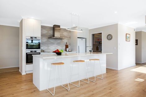 Photo of property in 3 Grace Cove, Aotea, Porirua, 5024