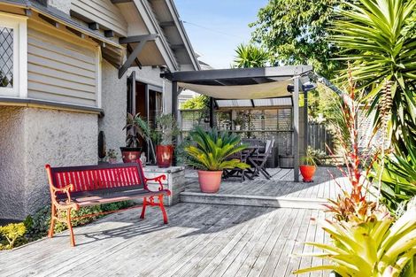 Photo of property in 70 Collins Street, Hawera, 4610