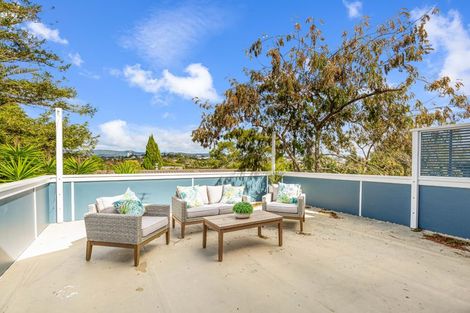 Photo of property in 17 Castaing Crescent, Te Atatu South, Auckland, 0610