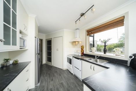 Photo of property in 2 Pukatea Place, Milson, Palmerston North, 4414