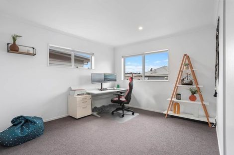 Photo of property in 16 Gilbert Hall Way, Swanson, Auckland, 0614