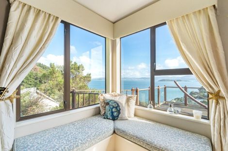 Photo of property in 14 Latham Road, York Bay, Lower Hutt, 5013