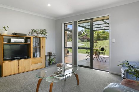 Photo of property in 18 Loch Views Road, Acacia Bay, Taupo, 3385