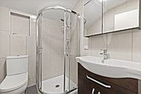 Photo of property in 2/6 John Jennings Drive, Oteha, Auckland, 0632